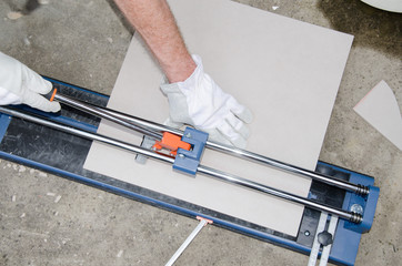 Tiler using a tile cutter