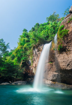 Fototapeta Haew Su thad waterfall with tunnel at Khao Yai national park, Th