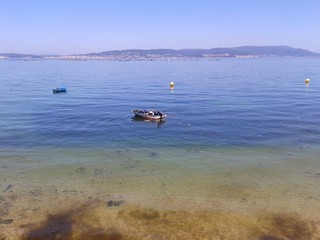 Lancha de nasas en la ría de Pontevedra.