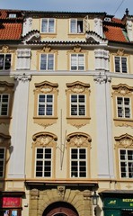Fototapeta na wymiar Hausfassade in der Prager Altstadt