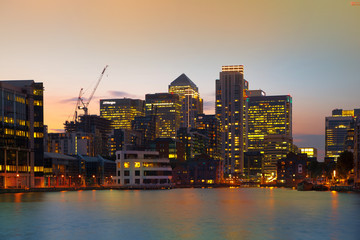Fototapeta na wymiar London, Canary Wharf in dusk