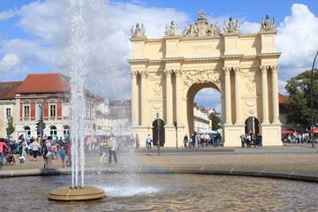 Luisenplatz und Brandenburger Tor in Potsdam © holger.l.berlin
