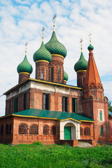 Fototapeta na wymiar Church of Saint Nicolas in Yaroslavl, Russia.