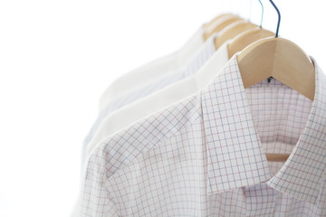 ハンガーにかけたワイシャツ