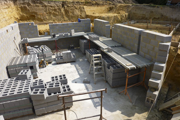 Construction des fondations d'une maison