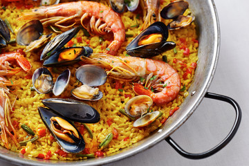 Typical spanish seafood paella - obrazy, fototapety, plakaty