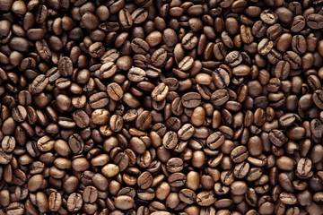 Fototapeta premium Close-up of roasted brown coffee beans background