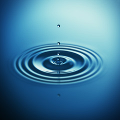 Falling blue water drop splash cg background