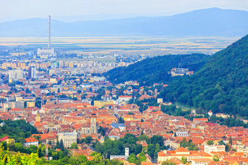 Obraz premium Widok z lotu ptaka na Stare Miasto, Brasov, Transylwania, Rumunia