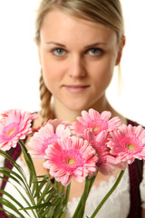Fototapeta premium Frau im Dirndl mit Blumen