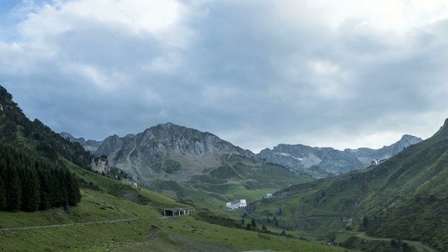 Wolken und Nebel am Col de Tourmalet in den Pyren&auml;en