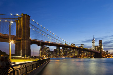 Fototapeta na wymiar Brooklyn Bridge in New York At Night