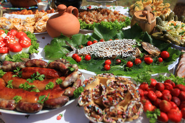 gefilte fish with grilled meat sausages