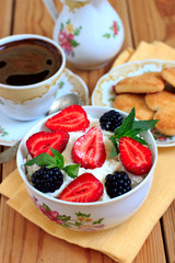 Cottage cheese with berries