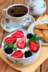 Cottage cheese with berries