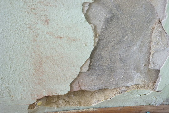 Renovierungsbed&uuml;rftige Wand