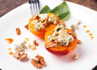 Roasted peaches with dorblu cheese