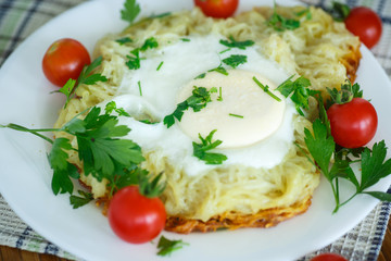 Egg baked in potatoes