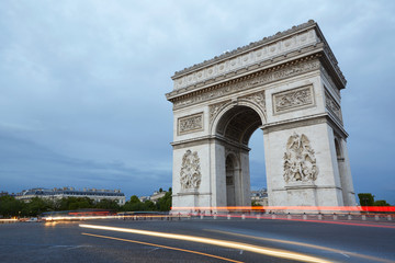 Fototapeta na wymiar Triumphal Arch in Paris in the evening