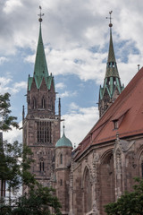 Fototapeta na wymiar St. Lorenz church nuernberg germany