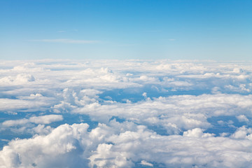 Fototapeta na wymiar horizon above white clouds in blue sky