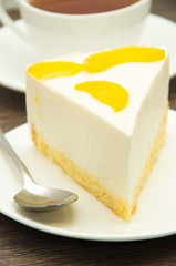 cheesecake with peaches