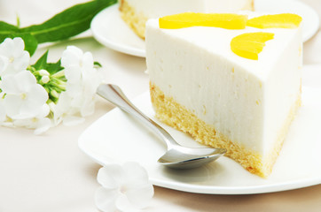 cheesecake with peaches