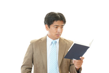 真剣な表情のビジネスマン