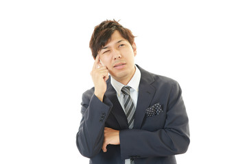 疲れた表情のビジネスマン