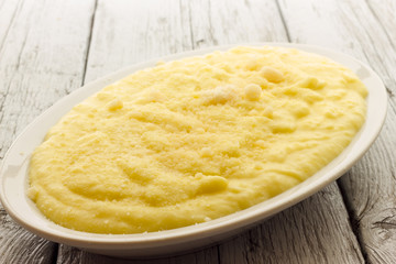 Mashed potatoes with grated cheese