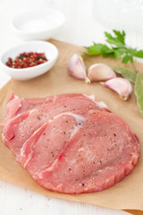 raw pork with garlic