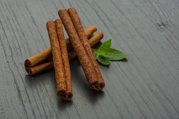 Cinnamon sticks