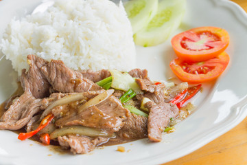 Fried sliced beef with garlic
