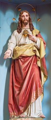 The carved statue of Heart of Jesus Christ