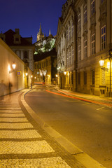 Fototapeta na wymiar Straße in Prag bei nacht