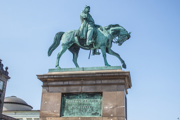 Fototapeta na wymiar Rytterstatuen av Frederik VII Christiansborg Slot København