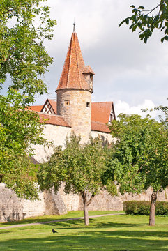 Stadtmauer mit Wachturm im mittelalterlichen Rothenburg