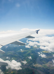 Obraz premium Airplane wing out of window