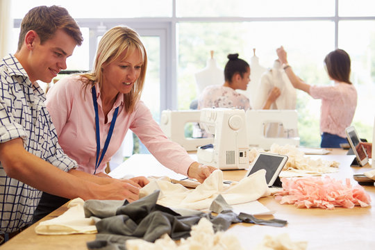 Teacher Helping College Students Studying Fashion And Design