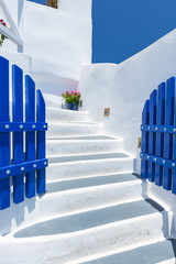 Obraz premium Schody I Tradycyjna Architektura W Santorini, Grecja
