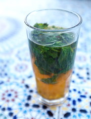 verre de thé à la menthe