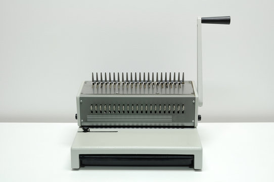 Single Manual Binding Machine.