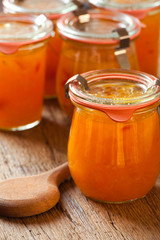 Hausgemachte Marmelade aus Melonen im Glas