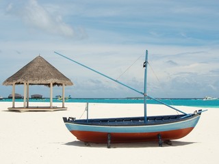 Fototapeta premium Relaxing in Sunny Beach of Maldives