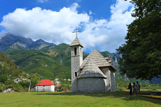 Theth, Village catholique, Alpes Albanaises