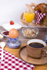 Müsli, Quark, Ei und Kaffee
