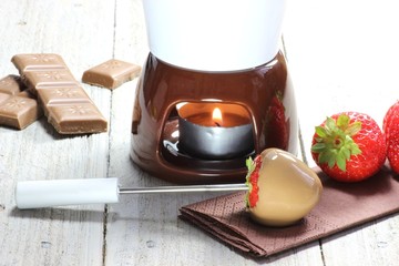Schokoladenfondue mit Erdbeeren
