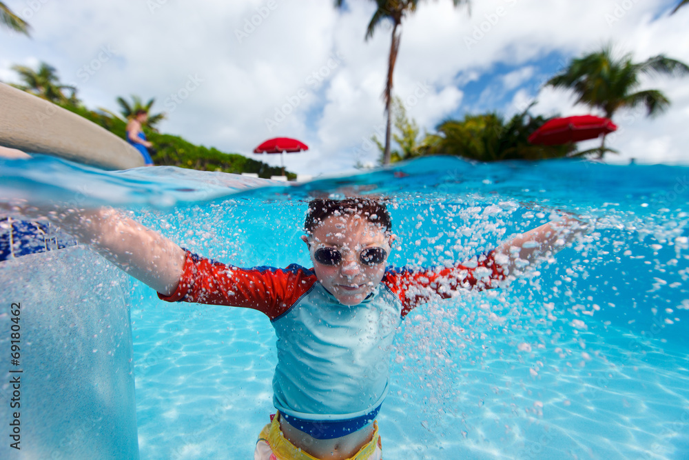 Canvas Prints boy swimming underwater