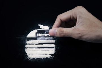 Drug user prepare cocaine