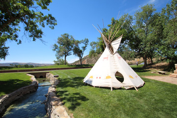 Thermopolis / Tepee - Wyoming (USA) © Brad Pict
